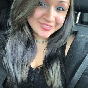 Meet your Posher, Dominique